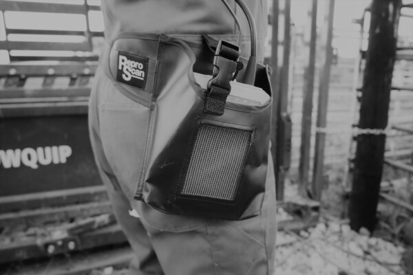 Apexx in waist bag b and w